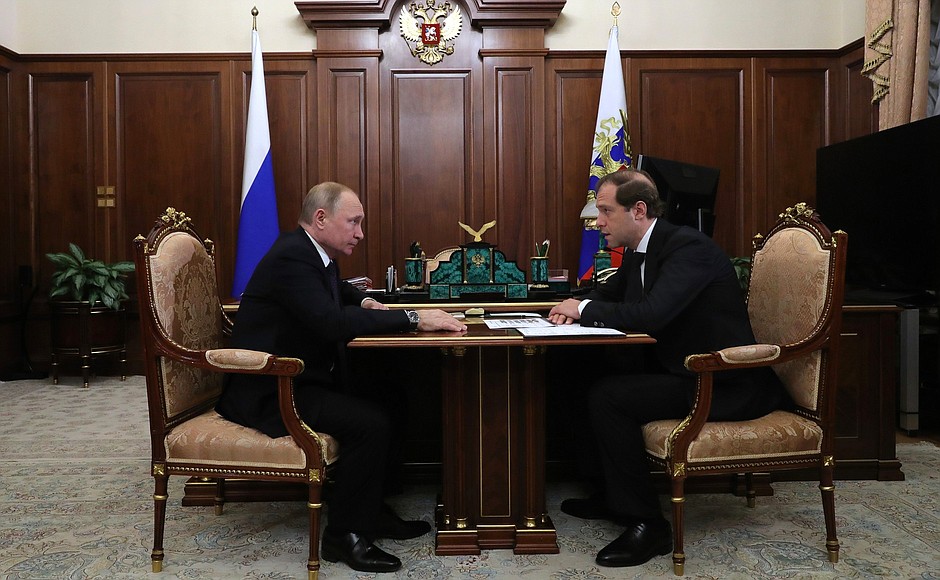 Химия у нас стабильно растет под 10% ежегодно - Д. Мантуров