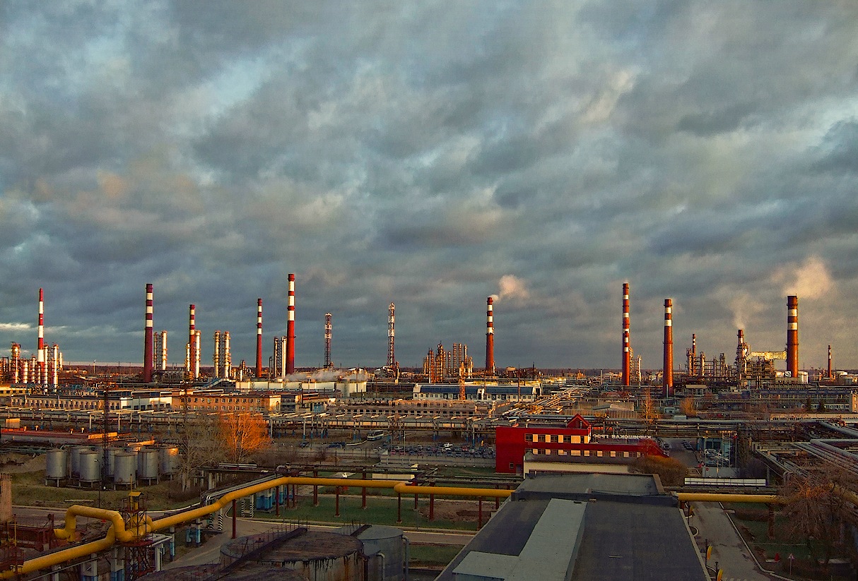 Сургутнефтегаз затратит на модернизацию НПЗ в Киришах 23 млрд рублей до 2016 г.