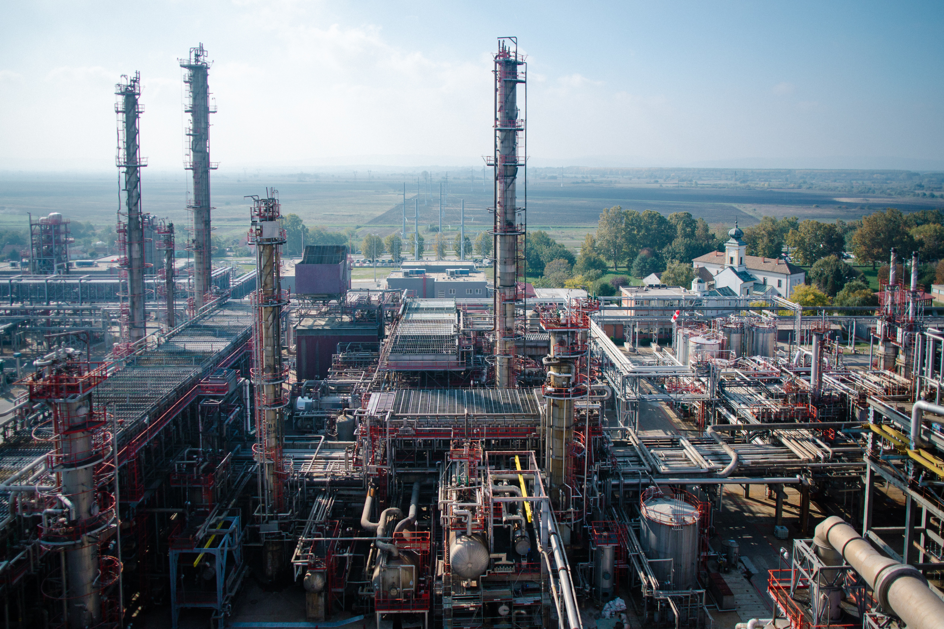 Газпром нефть сократила нефтепереработку на 2% из-за ремонта на НПЗ в Панчево