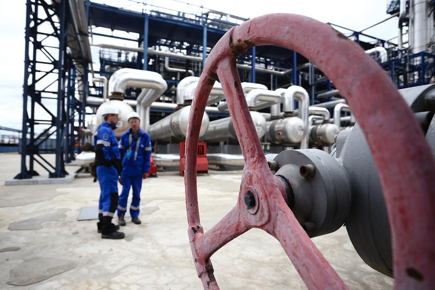 Переработка нефти в феврале выросла на 1%, несмотря на эмбарго ЕС