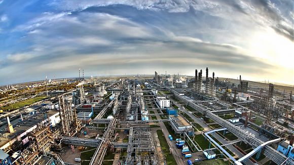 Нижнекамскнефтехим увеличил выручку по МСФО на 16% до 194 млрд рублей за год