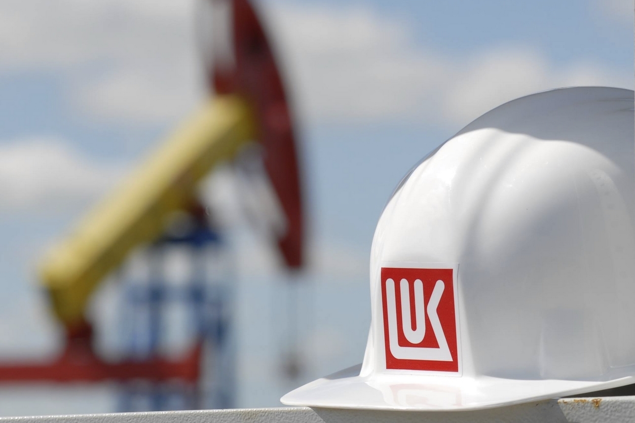 "Лукойл" приобретает российские активы Shell в сегменте downstream