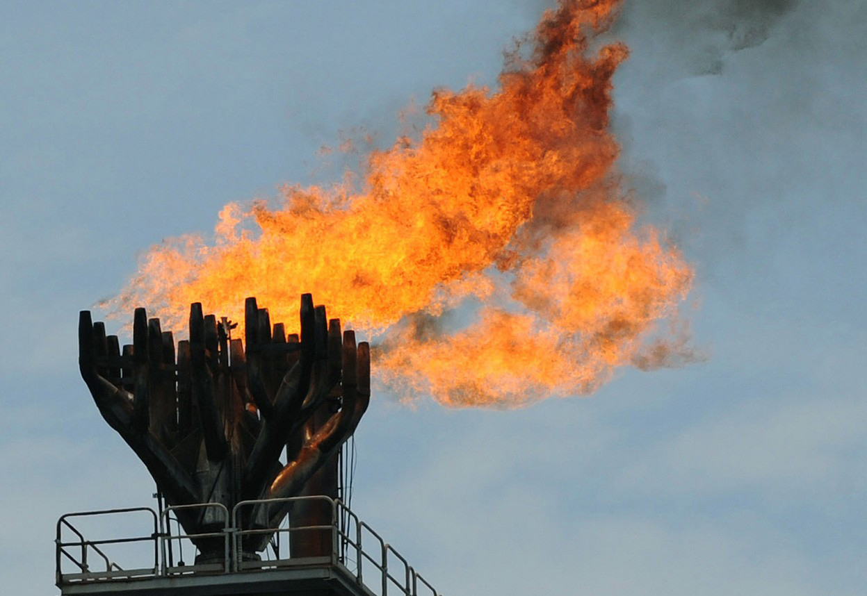 Власти продолжат штрафовать нефтекомпании за сжигание ПНГ