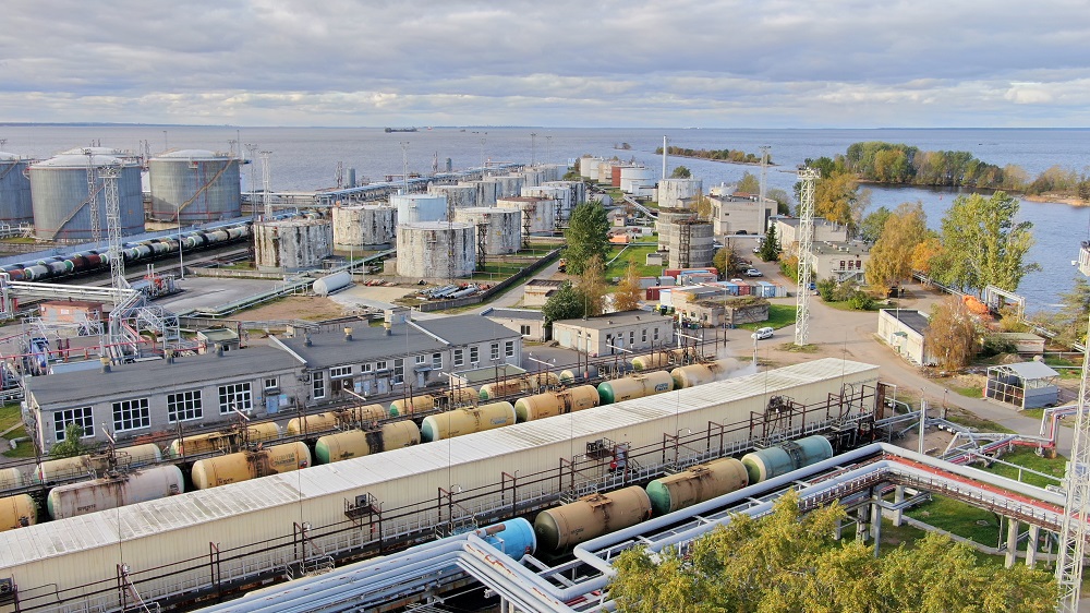 Нефтеналивной порт приморск. Санкт петербургский нефтеналивной порт. Усть луга нефтяной терминал. Санкт петербургский нефтеналивной порт. Нефтяной терминал рпк-высоцк «лукойл-ii».