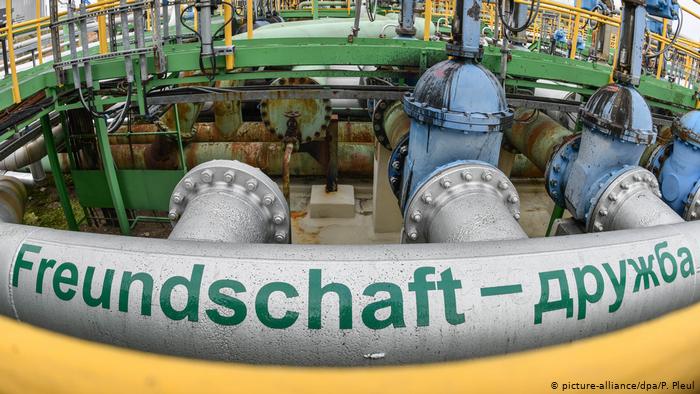 НПЗ в Германии начали получать нефть по нефтепроводу Дружба