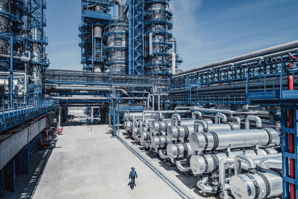 "Газпром нефть" вложит 500 млрд рублей в модернизацию Московского НПЗ