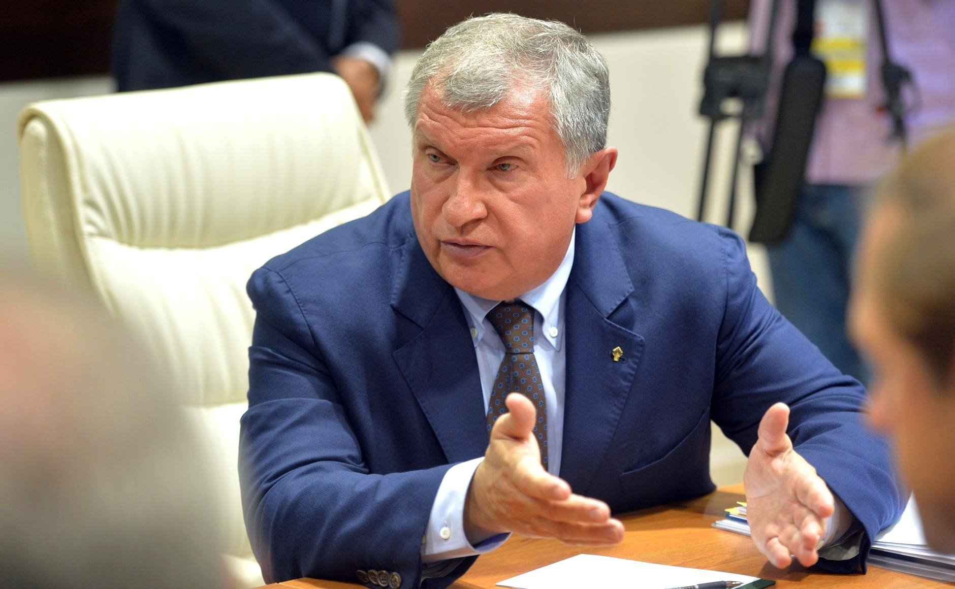 Сечин: "Роснефть" не теряет надежды договориться с Минфином о поддержке ВНХК