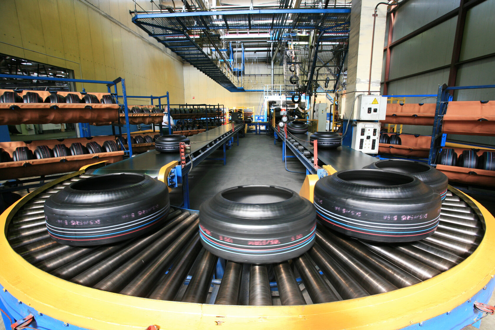 "Саянскхимпласт" продали на торгах, а российским шинам добавят "экопреимущества"