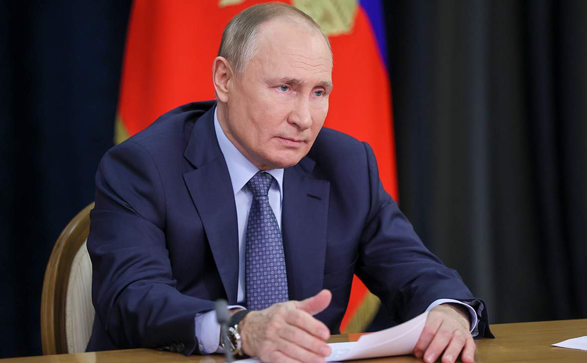 Путин поручил поддержать производство малотоннажной химпродукции