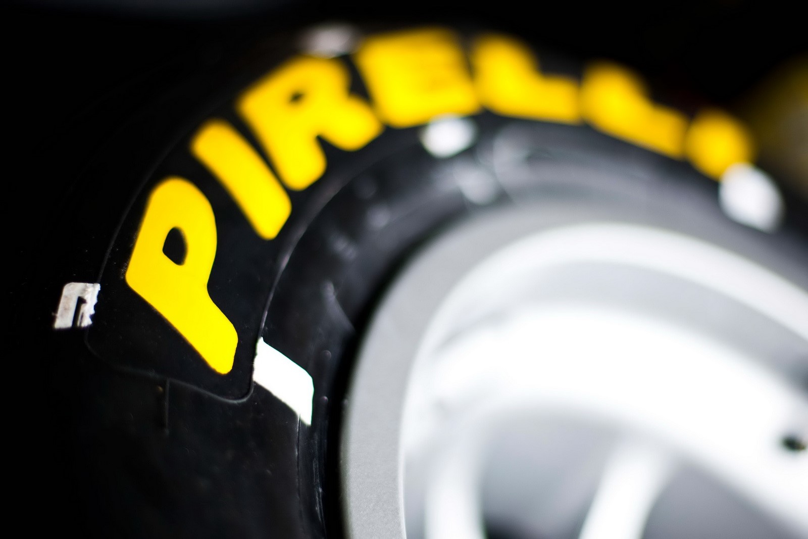 Camfin увеличит свою долю в Pirelli до 14,1%