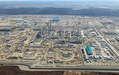 В семи регионах РФ химпром опередил другие отрасли по уровню зарплат в 2025 году