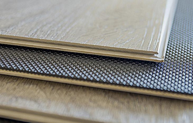 Выпуск полимерных материалов для покрытий пола, стен или потолка в I квартале упал на 25%