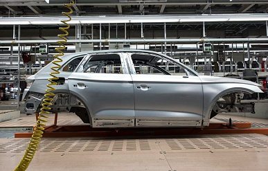 Автопроизводителей планируют обязать окрашивать кузова российской краской