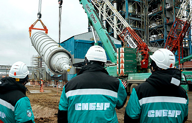 "Сибур" начал монтаж оборудования для выпуска металлоценового полиэтилена 