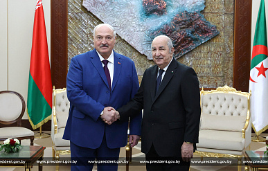 Лукашенко предложил Оману и Алжиру построить "на троих" крупное производство удобрений